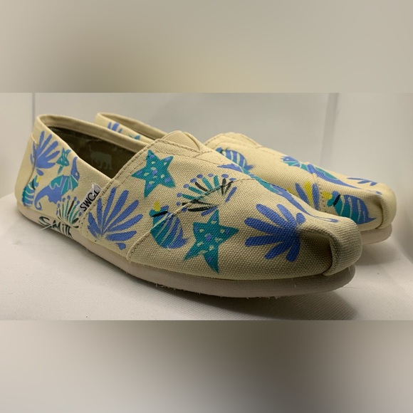 TOMS Seahorse Hand Painted Shoes Women’s size 10 Haiti Artist Flats - Picture 3 of 7